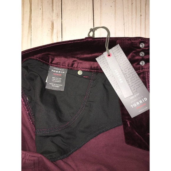 💜3/$25💜 Torrid 14 / 14W Short Velveteen Skinny Jean Burgundy Wine Velvet $88 - Picture 11 of 15